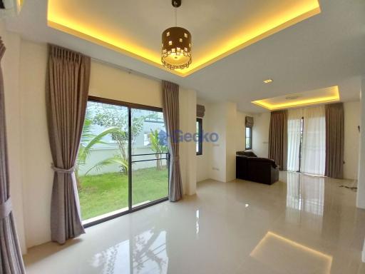 3 Bedrooms House in Uraiwan Grand Villa East Pattaya H009582
