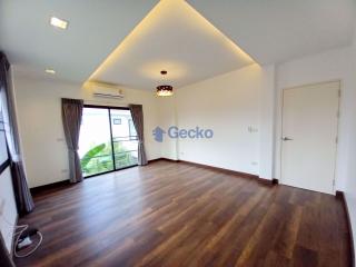 3 Bedrooms House in Uraiwan Grand Villa East Pattaya H009582