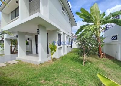 3 Bedrooms House in Uraiwan Grand Villa East Pattaya H009582