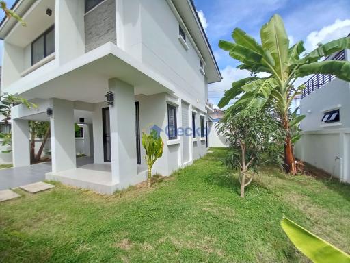 3 Bedrooms House in Uraiwan Grand Villa East Pattaya H009582