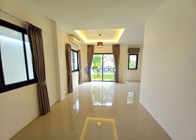 3 Bedrooms House in Uraiwan Grand Villa East Pattaya H009582