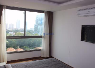 Studio Condo in The Peak Towers Pratumnak C001375