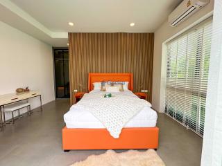 4 Bedrooms House in Palm Lakeside East Pattaya H007170