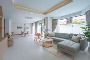 4 Bedrooms House in Wanthip 2 East Pattaya H009192