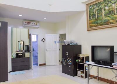 4 Bedrooms House East Pattaya H009060