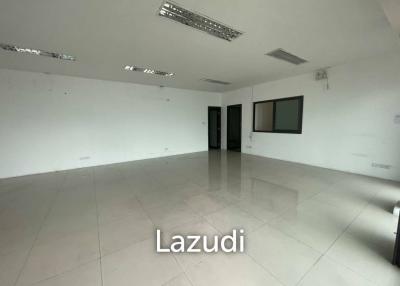 Warehouse with office, suitable for multiple purposes in Bangkok Dokmai South