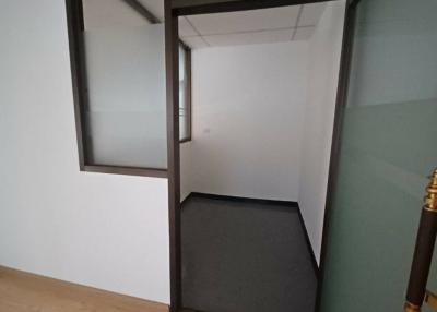 Office space for rent at Prime Building unit 11A size 130 sqm