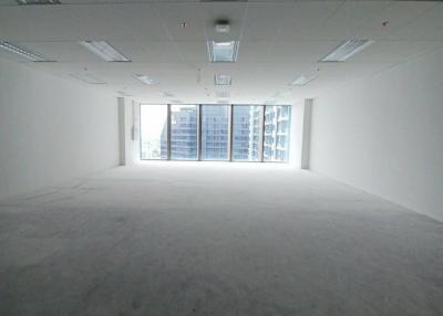 Office space for rent at Singha Complex unit 3110  size 130.46 sqm