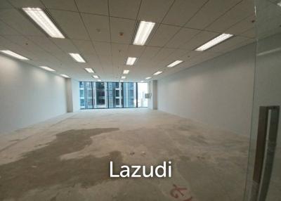 Office space for rent at Singha Complex unit 1704  size 130.68 sqm