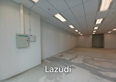 Office space for rent at Singha Complex unit 1904  size 130.68 sqm