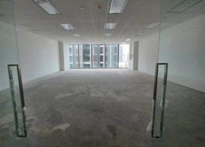 Office space for rent at Singha Complex unit 1904  size 130.68 sqm