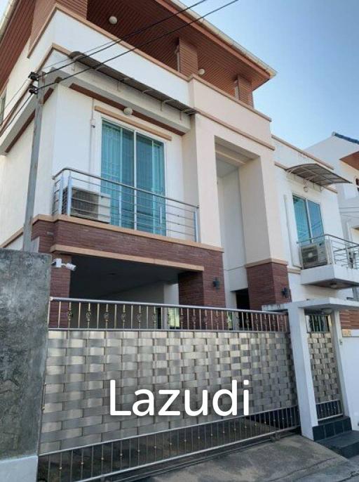 4 Beds 400 Sqm Detached House in Ratchada For Sale