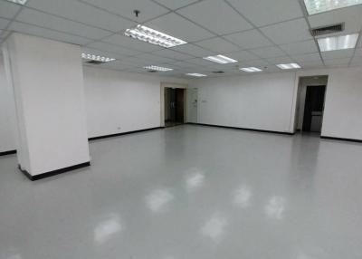 Office space for rent at Sino-Thai Tower unit 14B  size 171.50 Sqm