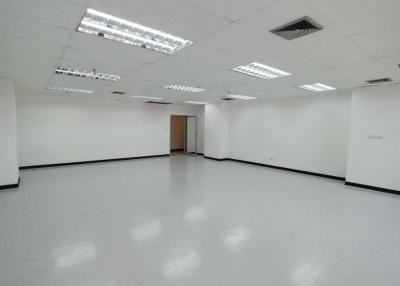 Office space for rent at Sino-Thai Tower unit 8B  size 78 Sqm