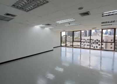 Office space for rent at Sino-Thai Tower unit 7D  size 67 Sqm