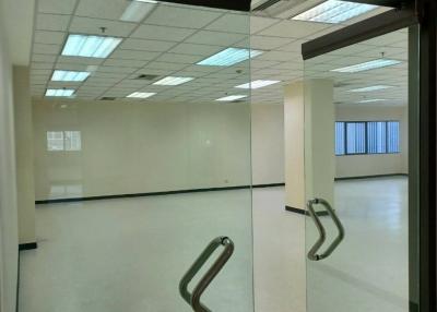 Office space for rent at B.B. Building 192 sqm