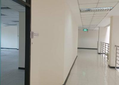 Office space for rent at B.B. Building 650 sqm