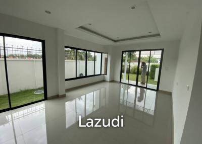 House 3 bed 3 bath near Ruam Chok Mall