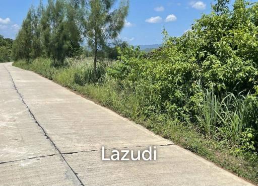 Beautiful elevated land of 15 Rai with great views near Banyan Golf Club.