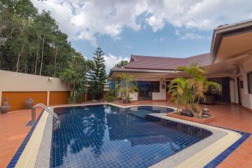 3 Bedrooms House in The Lanterns East Pattaya H010677