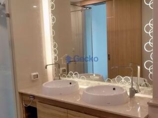 2 Bedrooms Condo in The Riviera Jomtien Jomtien C010694