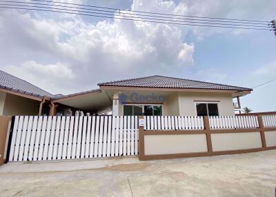 3 Bedrooms House in Manee Ville East Pattaya H010691