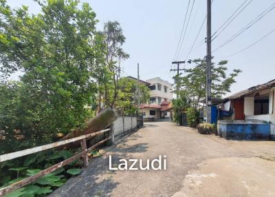 A dormitory with a 2-storey house Near to University.