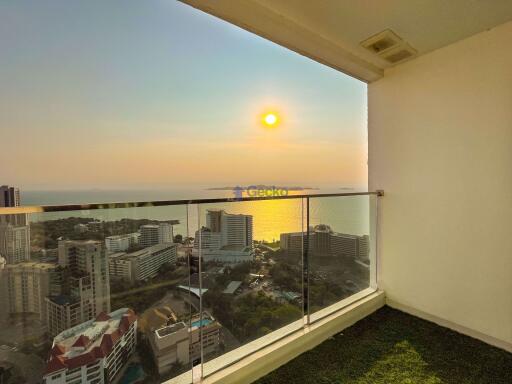 3 Bedrooms Condo in Sky Residences Pratumnak C010727