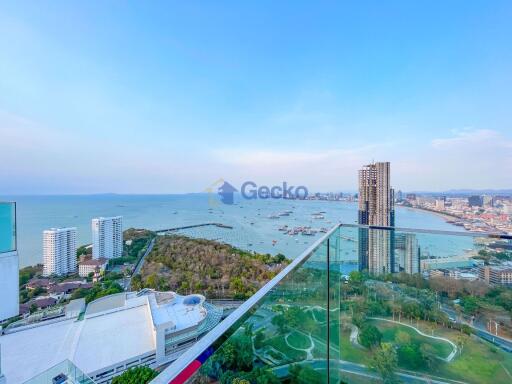 3 Bedrooms Condo in Sky Residences Pratumnak C010727