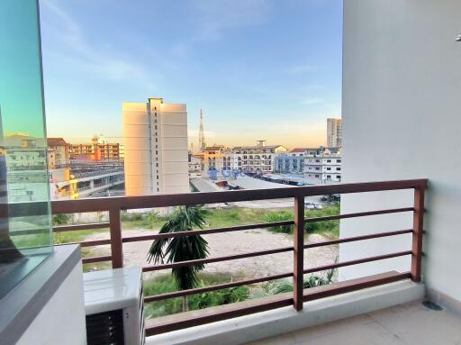 1 Bedroom bed in Condo in The Urban in Central Pattaya C009196