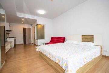 Nicely furnished studio apartment : Supalai Monte 1