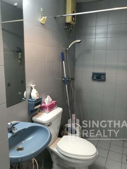 For RENT : Top View Tower / 2 Bedroom / 2 Bathrooms / 97 sqm / 35000 THB [5402960]