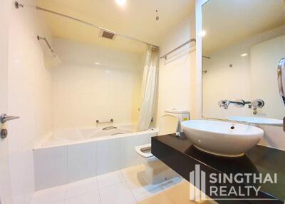 For RENT : Urbana Sukhumvit 15 / 1 Bedroom / 2 Bathrooms / 111 sqm / 35000 THB [8248453]