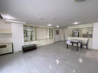 For RENT : Supalai Place / 2 Bedroom / 2 Bathrooms / 122 sqm / 35000 THB [9822434]