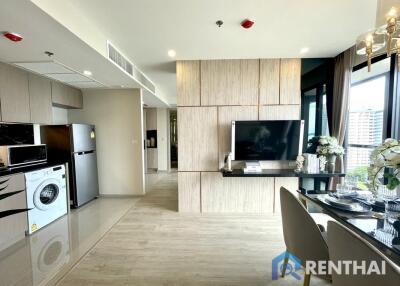 High rise condominium on Pratamnak hill, located near the beach only 250 meters.