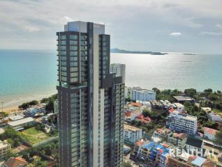 High rise condominium on Pratamnak hill, located near the beach only 250 meters.