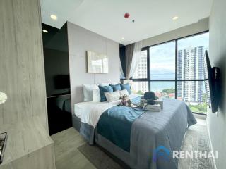 High rise condominium on Pratamnak hill, located near the beach only 250 meters.