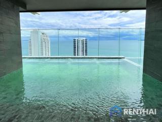 High rise condominium on Pratamnak hill, located near the beach only 250 meters.