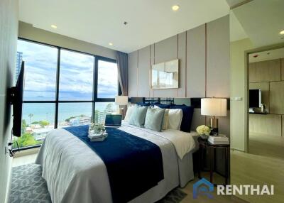 High rise condominium on Pratamnak hill, located near the beach only 250 meters.