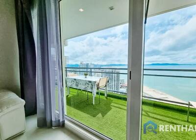 Sale with Tenant until 01.10.2024 at 25k thb a month! Luxury Beachfront condo for sale in Pattaya!