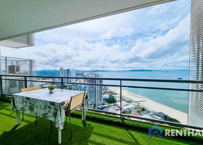 Sale with Tenant until 01.10.2024 at 25k thb a month! Luxury Beachfront condo for sale in Pattaya!