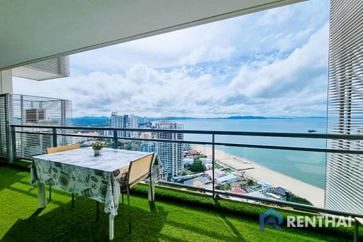 Sale with Tenant until 01.10.2024 at 25k thb a month! Luxury Beachfront condo for sale in Pattaya!