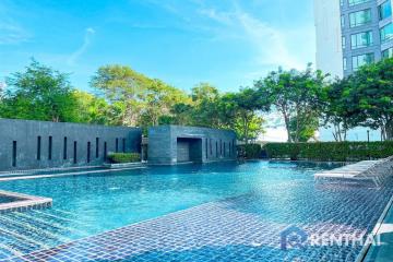 Sale with Tenant until 01.10.2024 at 25k thb a month! Luxury Beachfront condo for sale in Pattaya!