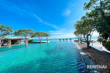 Sale with Tenant until 01.10.2024 at 25k thb a month! Luxury Beachfront condo for sale in Pattaya!