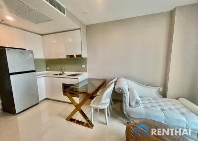 First come first serve, Hot price Beachfront condo in Jomtien