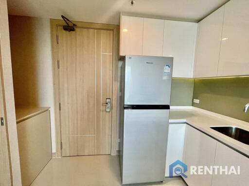 First come first serve, Hot price Beachfront condo in Jomtien