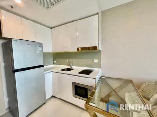 First come first serve, Hot price Beachfront condo in Jomtien