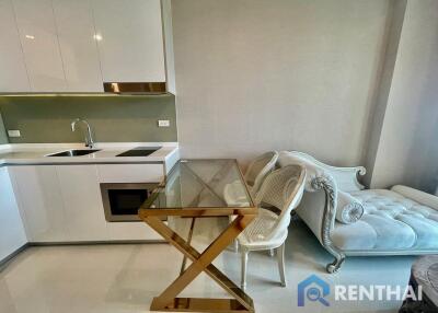 First come first serve, Hot price Beachfront condo in Jomtien