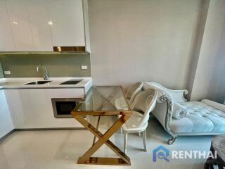 First come first serve, Hot price Beachfront condo in Jomtien