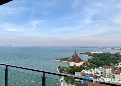 For sale Beachfront condo in  Pattaya.